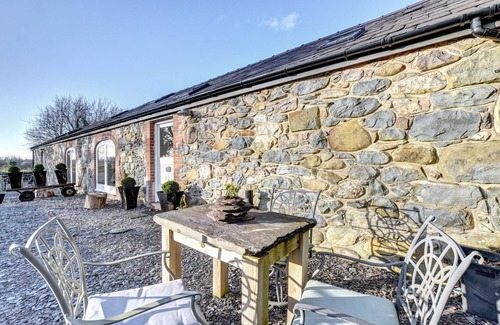 Brynrefail House | Beudy Menai - Two Bedroom House, Sleeps 4