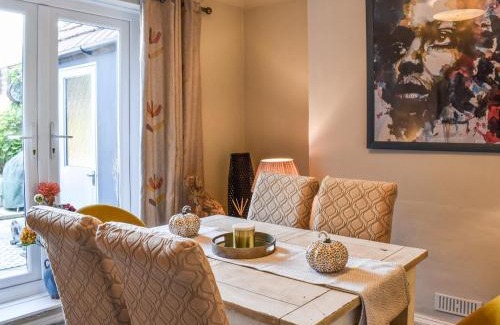 Abergavenny House | Beval Cottage