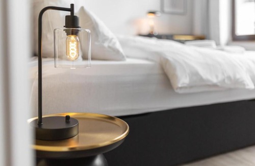 Nord-Mitte Apartment | Bheaven I Golden Wave Premium Apartment