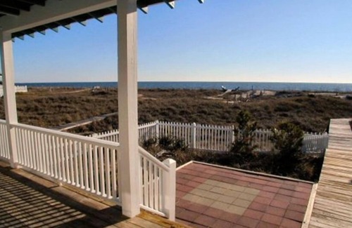 Flora's Bluff House | BHI Dalwhinnie Cottage Oceanfront 1st Row South Beach-Killegray Ridge