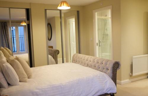 Bicester Villa | Bicester Villa - 6 Bed - Sleeps 14