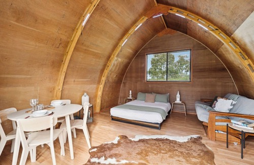 Valery Resort | Bickell's Hut - Off-Grid Farm Stay, Fire Pit, Fire Bath, Cozy, Views - Sleeps 2 -4