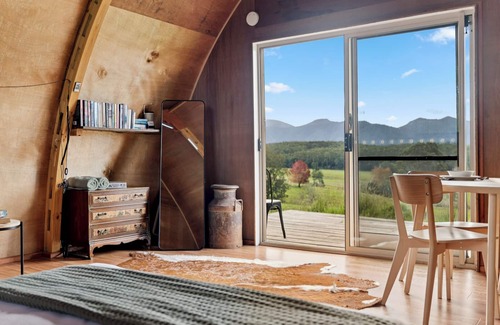 Valery Resort | Bickell's Hut - Off-Grid Farm Stay, Fire Pit, Fire Bath, Cozy, Views - Sleeps 2 -4