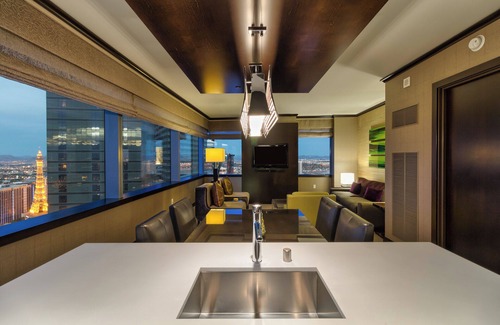Las Vegas Strip Apartment | Big 2 BR Vdara Corner Penthouse! Stunner Bellagio Fountain View! Sleeps 6! 42 Fl
