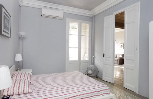 Dreta de l'Eixample Apartment | BIG and Stylish flat near SAGRADA FAMILIA!!!