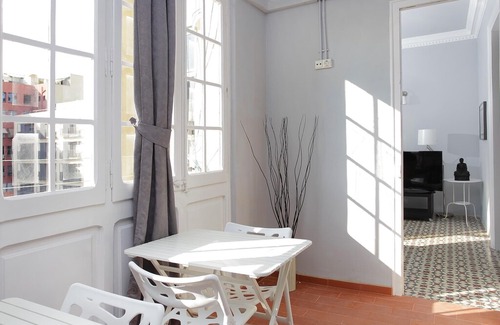 Dreta de l'Eixample Apartment | BIG and Stylish flat near SAGRADA FAMILIA!!!