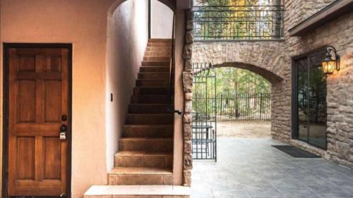 Fox Farm House | Big Bear Castle by AvantStay Private Home in Great Big Bear Location w Hot Tub