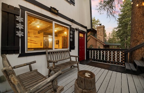 Big Bear Lake Cabin | Big Bear Lake, Hot Tub, Walk to Ski Slopes, Fire Pit, Fireplace, Golf Course Zoo