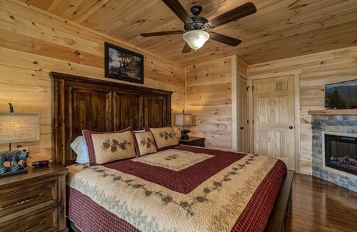 Sevierville Cabin | Big Bear Retreat - 4 Bedrooms, 4.5 Baths, Sleeps 12 4 Cabin by RedAwning