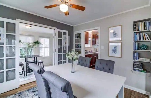 Cleveland House | Big Blue Dog - Pet Friendly - Big Yard