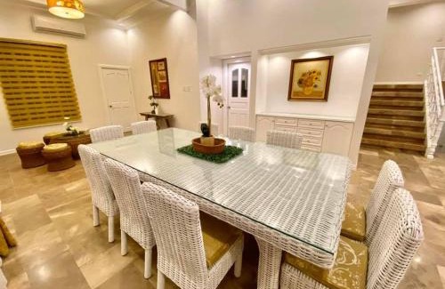 Davao Villa | Big & Elegant w/Nice Location nr SM &Ateneo Matina