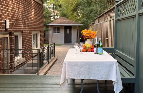Mineola House | Big family friendly house close to Toronto and YYZ with perfect bbq backyard