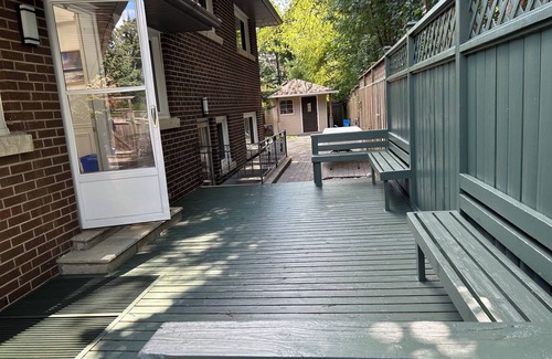 Mineola House | Big family friendly house close to Toronto and YYZ with perfect bbq backyard