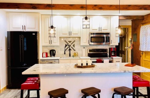 Friendship House | *BIG*Family Vacation Home.Fast WiFi!Great Location! 30 Min from Dells! UPDATED!