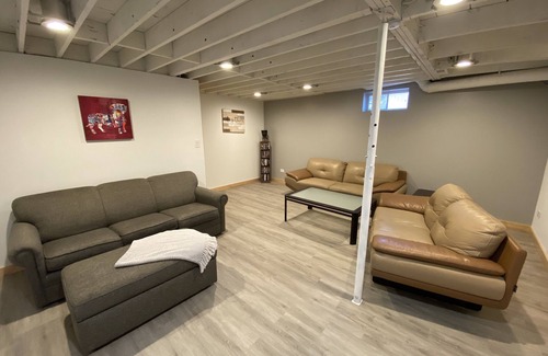 Friendship House | *BIG*Family Vacation Home.Fast WiFi!Great Location! 30 Min from Dells! UPDATED!