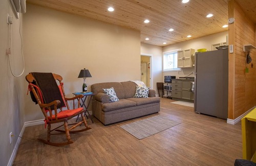 Port Burwell Cottage | Big Fun Little Cottage - Cozy Cottage in Walking Distance to Beach and Town