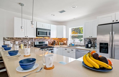 Tropic Palms House | Big heated salt water pool house with easy access to the beach and Atlantic Ave