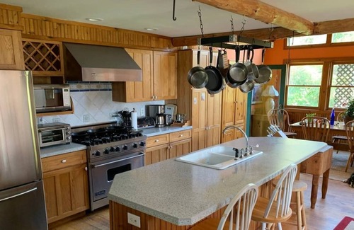 Maplecrest House | Big Hollow Log Cabin is just 4.5 miles from Windham Mountain Resort.