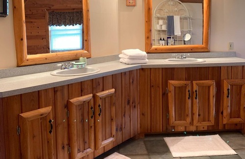 Maplecrest House | Big Hollow Log Cabin is just 4.5 miles from Windham Mountain Resort.