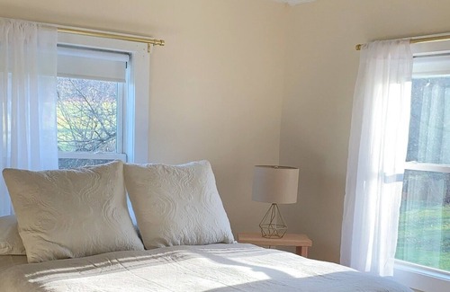 Maplecrest House | Big Hollow Log Cabin is just 4.5 miles from Windham Mountain Resort.