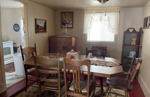 Beulah Cabin | Big Pine Cabin/4 bedrooms/1 1/2 bath