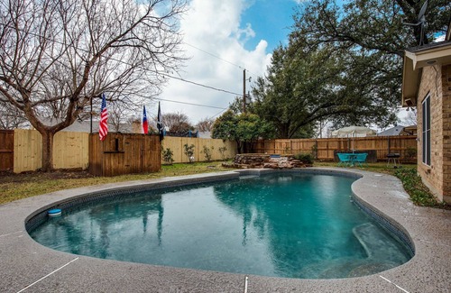 Crowley House | Big Private Fenced Yard, Hot Tub & Heatable Pool, No Stairs, Stone Floors