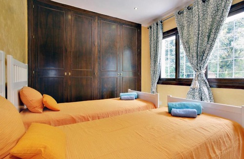 Urbanizacion el Rosario Villa | BIG VILLA 34121390 WITH 10 BEDROOMS EL ROSARIO MARBELLA, PRIVATE POOL FOR HOLIDAY RENTALS