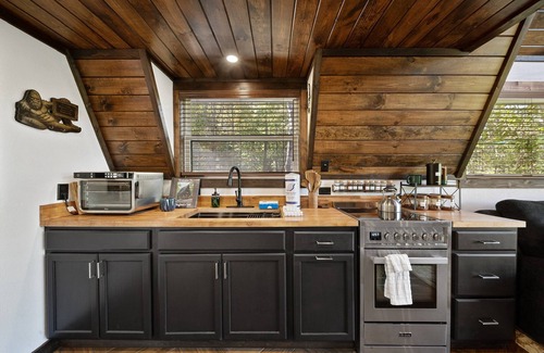 Mountain City House | Bigfoots Lair- private home with hot tub, sauna, views!