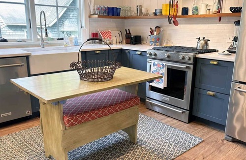 Bar Harbor Cottage | Bijou By The Bay-Guest House on large waterfront estate, short walk to Bar Harbor