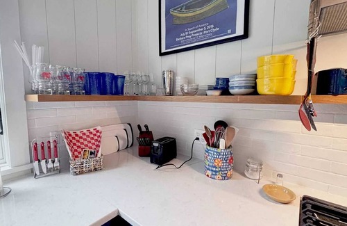 Bar Harbor Cottage | Bijou By The Bay-Guest House on large waterfront estate, short walk to Bar Harbor