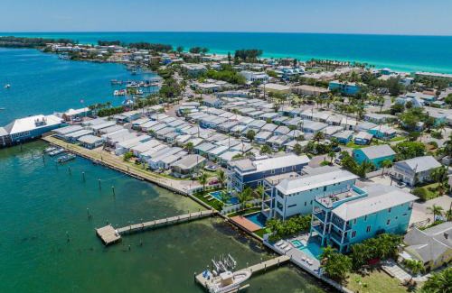 Bradenton Beach House | Bikinis and Bellinis