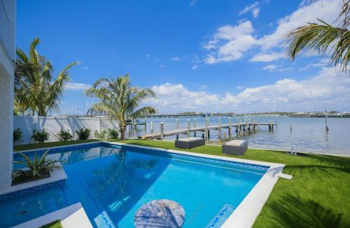Bradenton Beach House | Bikinis and Bellinis