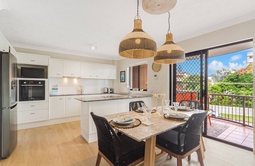 Bilinga Apartment | Bilinga Bliss - Luxury chic beachfront apartment. All Inclusive.