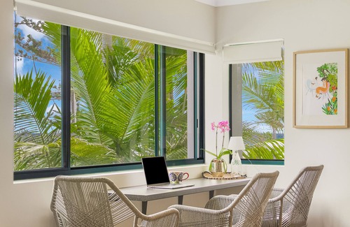 Bilinga Apartment | Bilinga Bliss - Luxury chic beachfront apartment. All Inclusive.