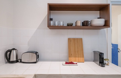 Kerameikos Apartment | Bill – License to Thrill in Metaxourgeio