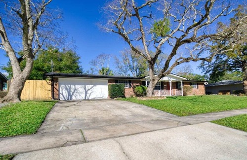 Southside House | ~Billiard Abode Sleeps 12 Heated Pool & Spa~