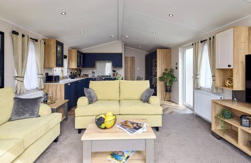 Great Houghton House | Billing Aquadrome 2 Bed Hot Tub Caravan MI12