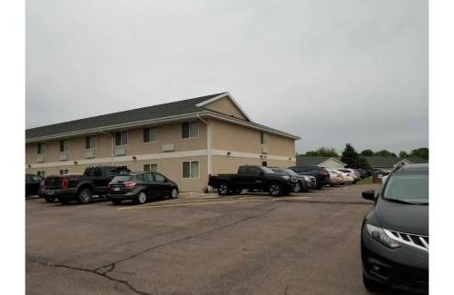 Dell Rapids Hotel | Bilmar Inn & Suites by Hotel O Hwy 77