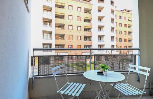 Seriate Apartment | Bilocale Chic, 10 min Aeroporto Milano-Bergamo, BOX AUTO e ARIA CONDIZIONATA