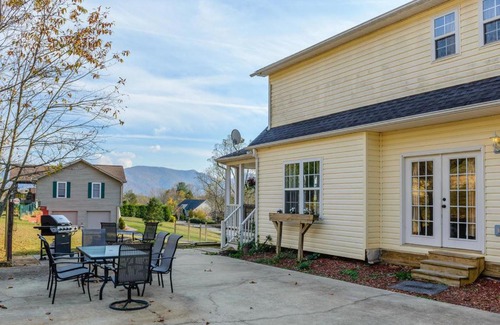 Asheville House | Biltmore Basecamp - MNT Views - 6 King Bedrooms