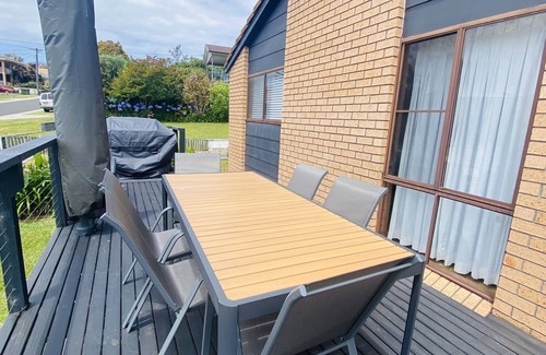 Malua Bay House | Binda Beach House - two beaches within 450m walk