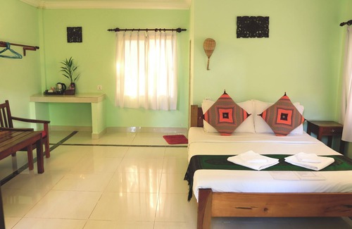 Krong Kaeb Hotel | Bird of Paradise Bungalows