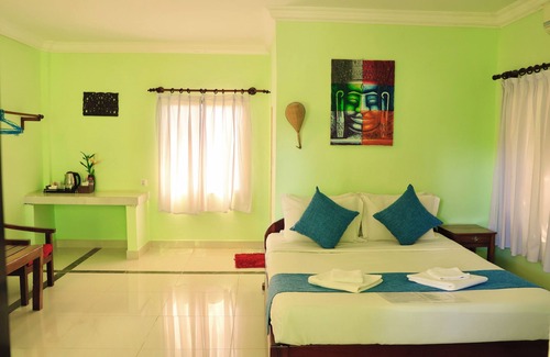 Krong Kaeb Hotel | Bird of Paradise Bungalows
