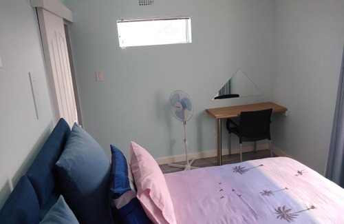 Grassy Park Apartment | Birds Holiday Accommodation 2