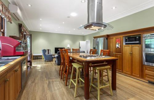 Wentworth Falls House | Birdstow Spacious peaceful Stay Sleeps Ten