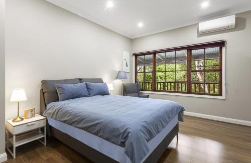 Wentworth Falls House | Birdstow Spacious peaceful Stay Sleeps Ten