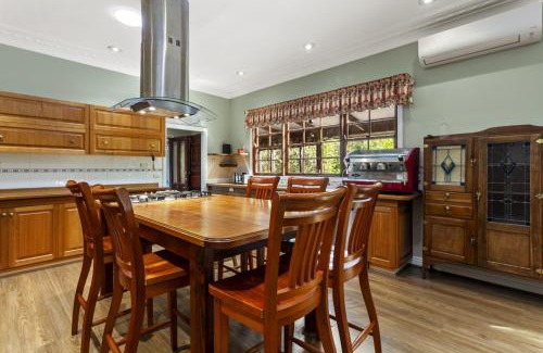 Wentworth Falls House | Birdstow Spacious peaceful Stay Sleeps Ten