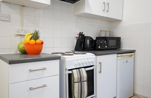 Edgbaston Apartment | BIRMINGHAM COPLOW, 3 bedrooms house, with 6 beds, 2x doubles beds, 3x singles beds and 1 sofa-bed,sleeps people