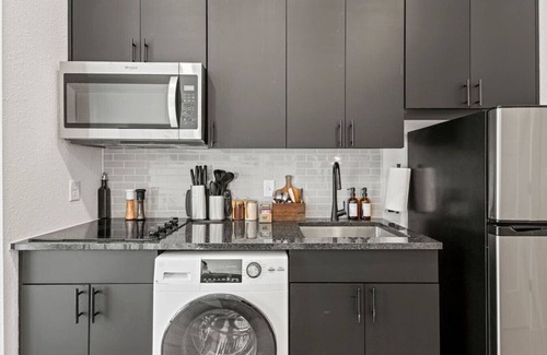 Oak Cliff Apartment | Bishop Arts Escape | Cozy Suite Gym + Yoga Space