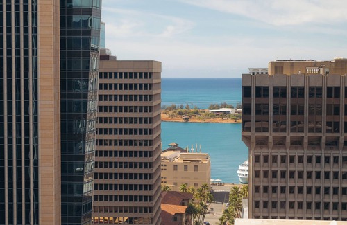Downtown Honolulu Condo | Bishop Suites at Executive Center Ocean View 1 Bedroom Suite + Full Kitchen